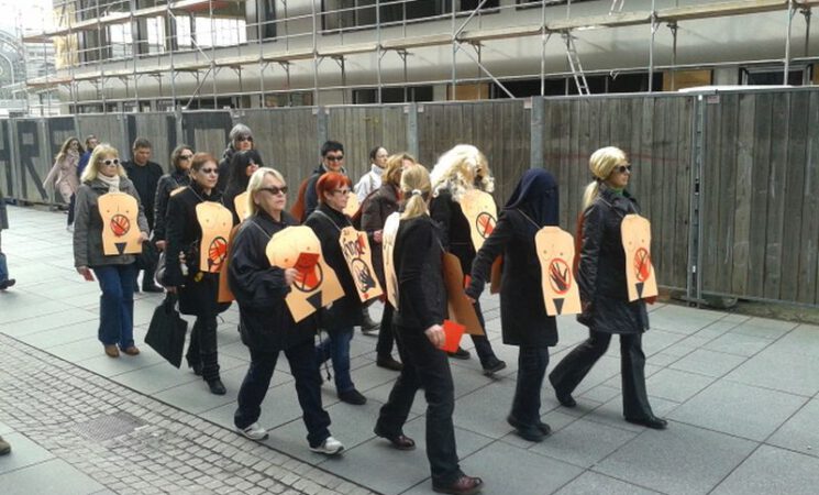 Dresdner AfD-Frauen veranstalten Aktion „Hände weg“