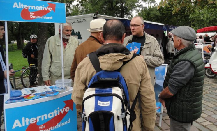 Infostand Lingnerallee: Großer Andrang fast ohne Pause