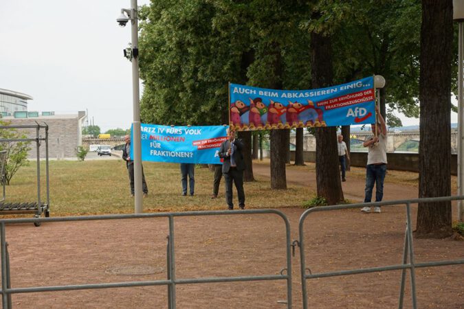 Hartz IV fürs Volk - Millionen für Fraktionen?