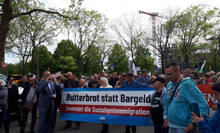 Abstimmung im Stadtrat Dresden über „Asyl“-Containerunterkünfte - AfD-Bekenntnis gegen weitere Asylunterkünfte