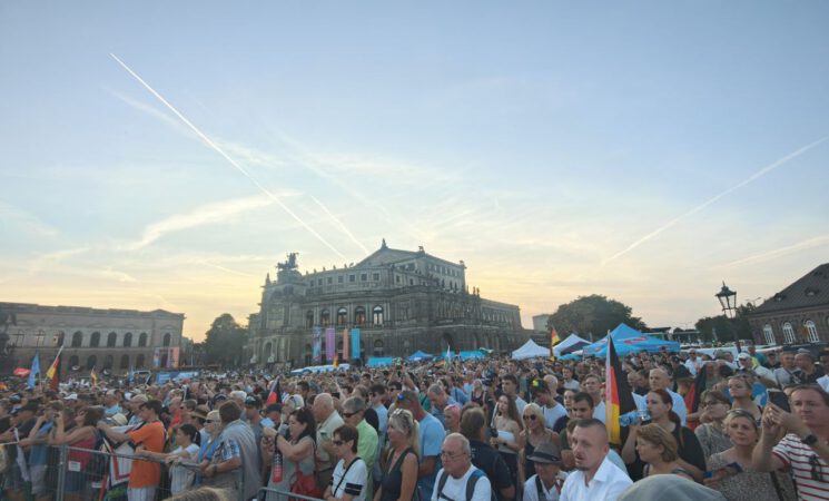 Wahlkampffinale - Großartige Veranstaltung auf dem Theaterplatz in Dresden