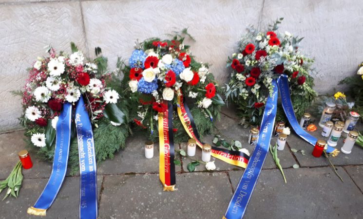 Kranzniederlegung auf dem Heidefriedhof