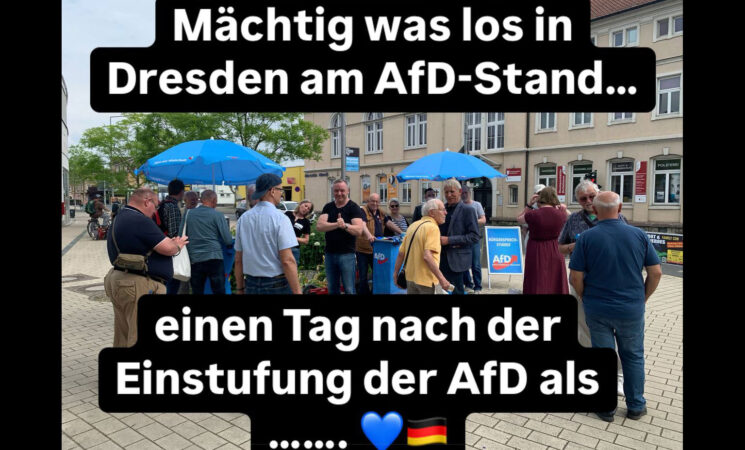 AfD-Stand in Dresden mit viel Zuspruch