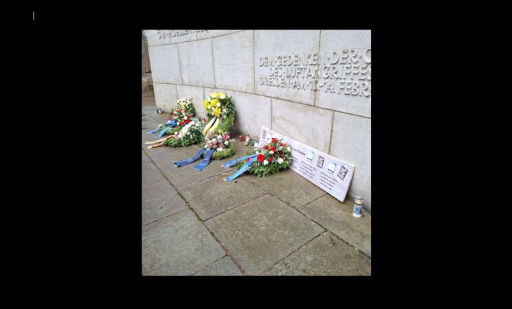 Kranzniederlegung auf dem Heidefriedhof